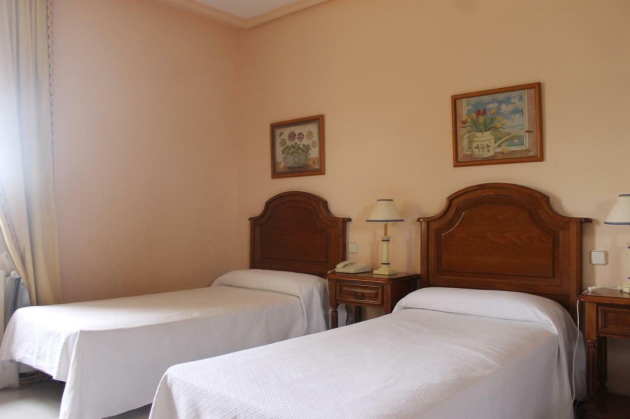 Hostal Las Paneras Ávila Luaran gambar