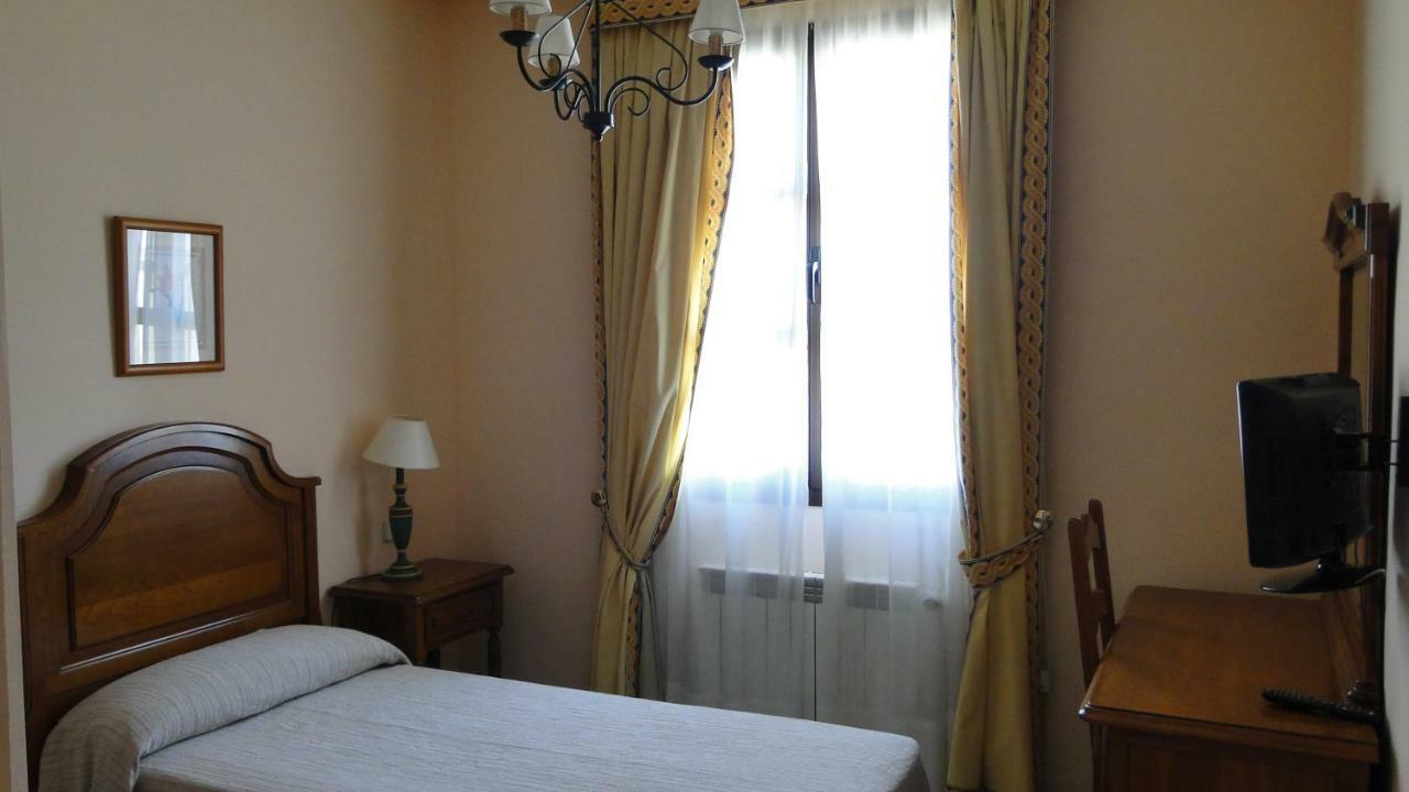 Hostal Las Paneras Ávila Luaran gambar
