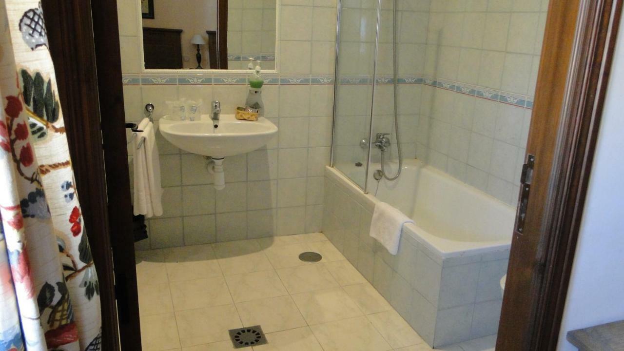 Hostal Las Paneras Ávila Luaran gambar